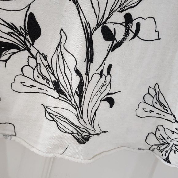 Maeve by Anthropologie Black & White Floral Long Sleeve Crop Top - Picture 3 of 5